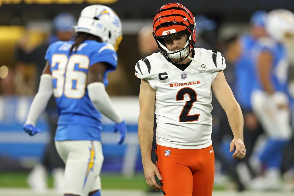 INGLEWOOD, CALIFORNIA – NOVEMBER 17: Evan McPherson #2 of the Cincinnati Bengals reacts after his missed field goal attempt against the Los Angeles Chargers during the fourth quarter at SoFi Stadium on November 17, 2024 in Inglewood, California. (Photo by Harry How/Getty Images)