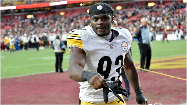 Steelers linebacker Mark Robinson