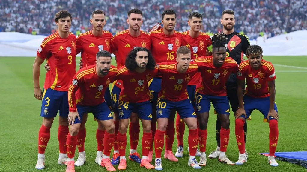 Players of Spain pose for a team photograph prior to the UEFA EURO 2024 final match between Spain and England at Olympiastadion. (Photo by Stu Forster/Getty Images)