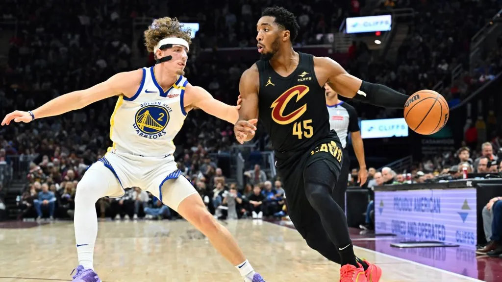 Donovan Mitchell dribbling