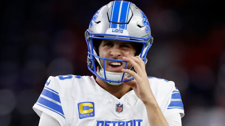 Jared Goff #16 of the Detroit Lions warms up prior to the game against the Houston Texans at NRG Stadium on November 10, 2024 in Houston, Texas.