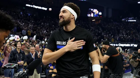 Klay Thompson #31 of the Dallas Mavericks acknowledges the crowd before their game against the Golden State Warriors at Chase Center on November 12, 2024 in San Francisco, California.