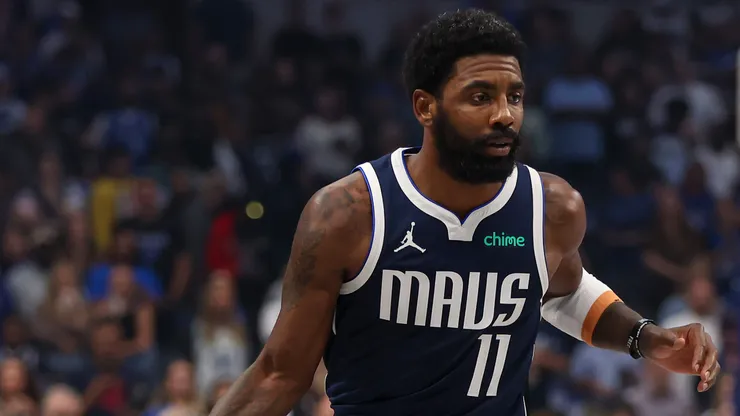 Kyrie Irving #11 of the Dallas Mavericks drives against the San Antonio Spurs during the first quarter of the game at American Airlines Center.