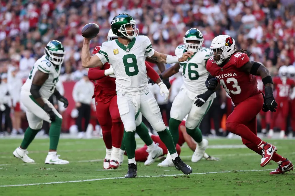 Aaron Rodgers #8 of the New York Jets throws a pass
