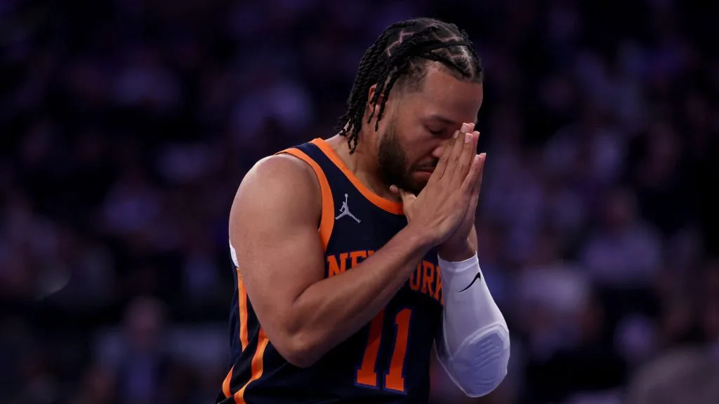 Jalen Brunson #11 of the New York Knicks pauses before the opening tipoff against the Milwaukee Bucks. Elsa/Getty Images