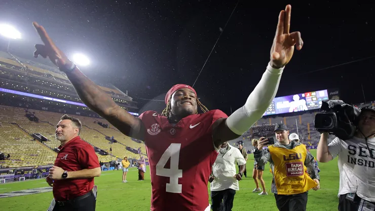 Jalen Milroe #4 of the Alabama Crimson Tide celebrates the win after a game against the LSU Tigers at Tiger Stadium on November 09, 2024 in Baton Rouge, Louisiana.