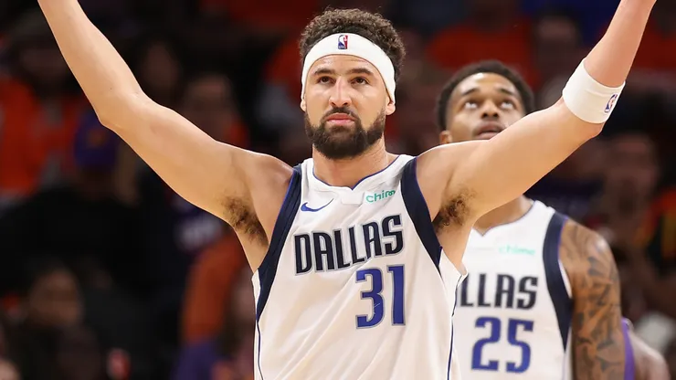Klay Thompson #31 of the Dallas Mavericks reacts after a foul call during the second half of the NBA game against the Phoenix Suns at Footprint Center