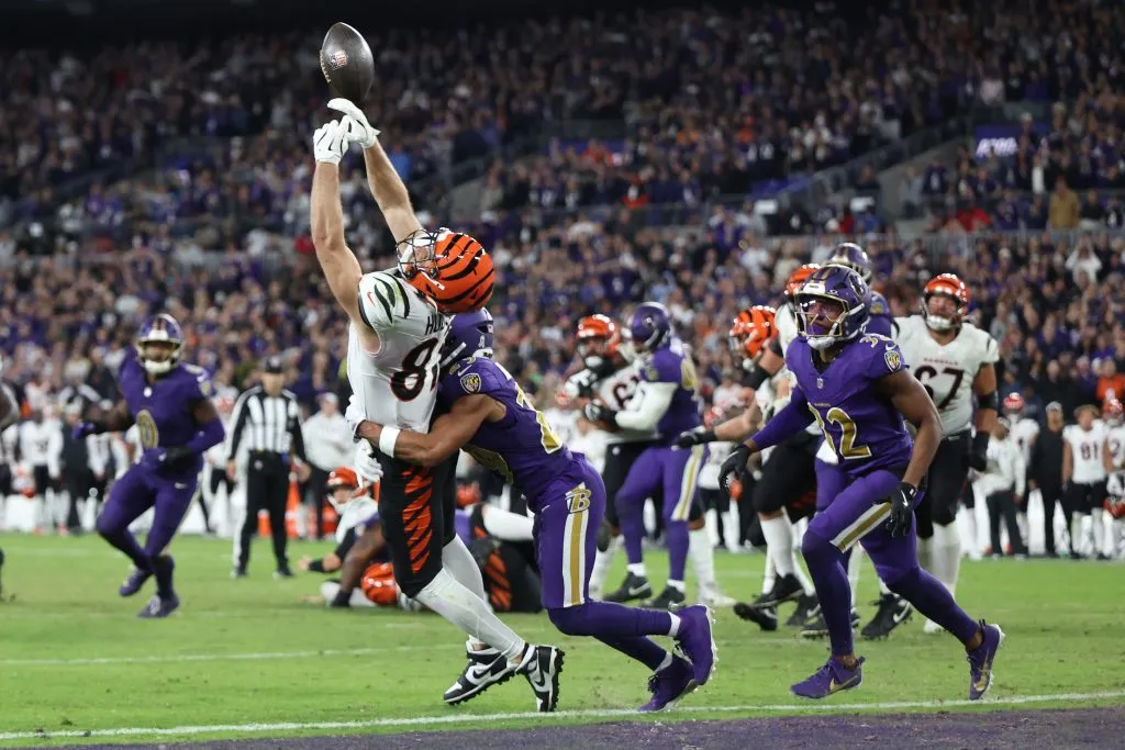 BALTIMORE, MARYLAND – NOVEMBER 07: Ar’Darius Washington #29 of the Baltimore Ravens defends Tanner Hudson #87 of the Cincinnati Bengals on a two-point conversion attempt in the final minute of the fourth quarter at M&amp;T Bank Stadium on November 07, 2024 in Baltimore, Maryland. (Photo by Scott Taetsch/Getty Images)