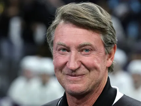 Wayne Gretzky makes something clear to Capitals star Alex Ovechkin on NHL goals record