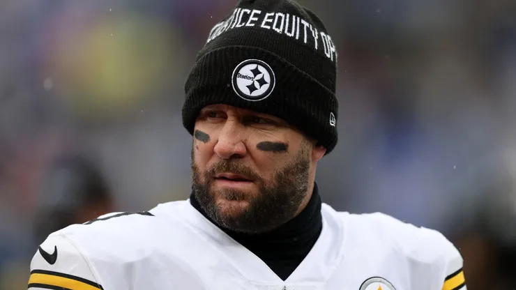 Ben Roethlisberger #7 of the Pittsburgh Steelers on the field before the game against the Baltimore Ravens at M&T Bank Stadium on January 09, 2022 in Baltimore, Maryland.