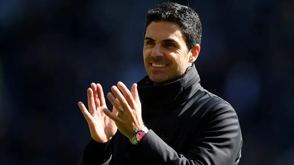 Mikel Arteta, Manager of Arsenal, applauds the fans after the team’s victory during the Premier League match between Tottenham Hotspur and Arsenal FC in 2024. (Source: Justin Setterfield/Getty Images)