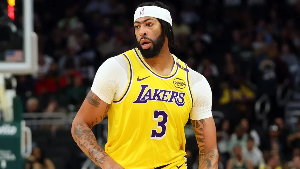 Anthony Davis looks on