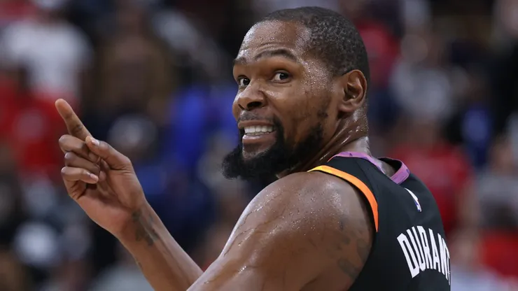 Kevin Durant #35 of the Phoenix Suns reacts during a 125-119 Suns win over the the LA Clippers at Intuit Dome on October 31, 2024 in Inglewood, California.