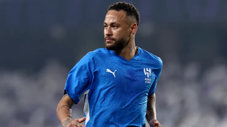 Neymar warms up ahead of the AFC Champions League Elite match between Al Ain and Al-Hilal