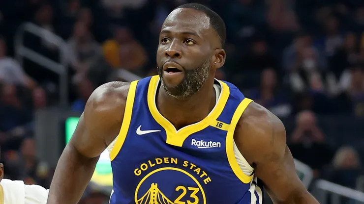 Draymond Green #23 of the Golden State Warriors dribbles past Javonte Green #4 of the New Orleans Pelicans in the first quarter at Chase Center on October 30, 2024 in San Francisco, California.