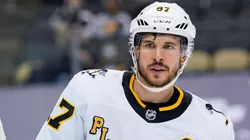 Pittsburgh Penguins Center Sidney Crosby (87) looks on during the second period in the NHL, Eishockey Herren, USA game between the Pittsburgh Penguins and the Philadelphia Flyers in 2021.
