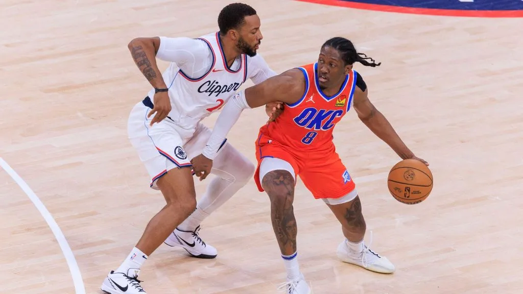 Jalen Williams 8 of the Oklahoma City Thunder is defended by Norman Powell 24 of the Los Angeles Clippers during their regular season NBA, Basketball Herren, USA game on Saturday November 2, 2024 at Intuit Dome Arena in Inglewood, California. Clippers lose to Thunder, 92-105. 