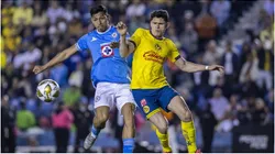 Angel Sepulveda (L) of Cruz Azul fights for the ball with Israel Reyes (R) of America