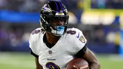 Baltimore Ravens quarterback Lamar Jackson (8) carries the ball for a touchdown during the NFL, American Football Herren, USA game between the Los Angeles Chargers and the Baltimore Ravens in Inglewood, California.
