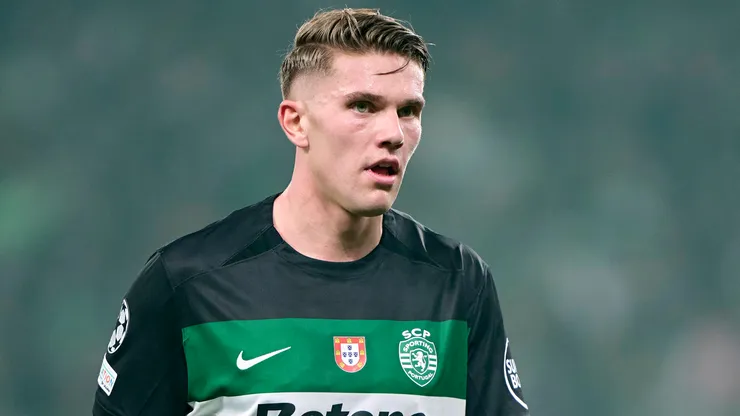 Viktor Gyokeres of Sporting CP looks on during the UEFA Champions League match between Sporting CP and Arsenal FC.