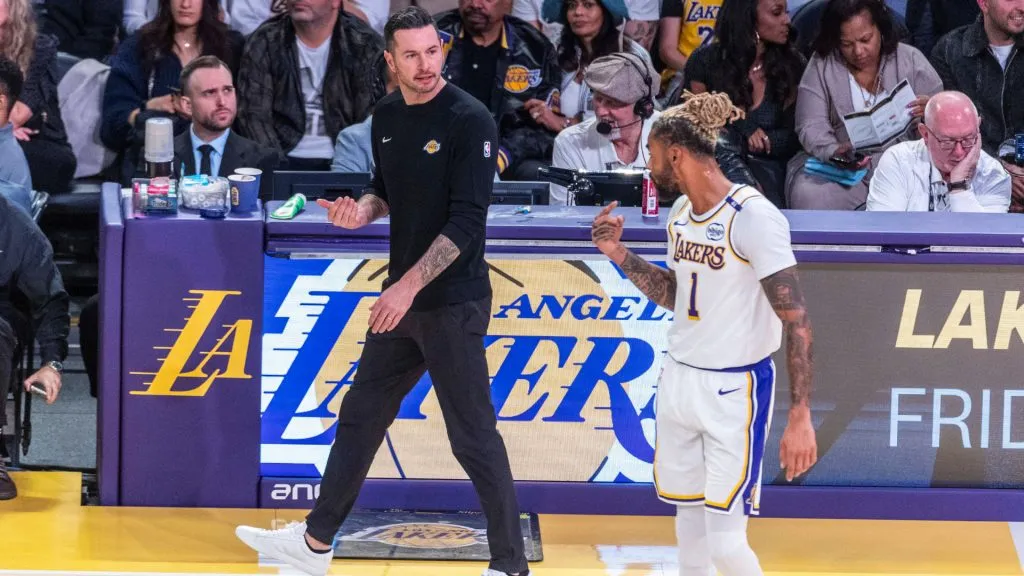 Los Angeles Lakers head coach JJ Redick takes with D Angelo Russell 1 during the game against the Portland Trail Blazers at Crypto.com Arena. (IMAGO / ZUMA Press Wire)