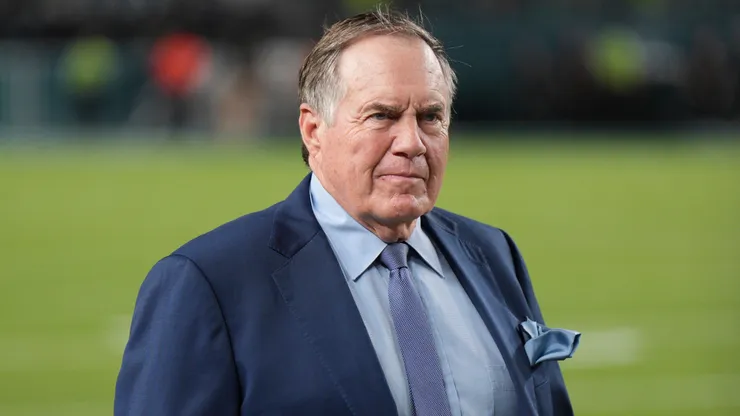 American Football Herren, USA analyst Bill Belichick looks on during the game between the Philadelphia Eagles and the Atlanta Falcons on September 15, 2024 at Lincoln Financial Field in Philadelphia, PA.