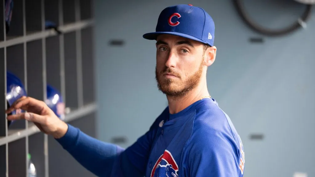 Cody Bellinger looks up