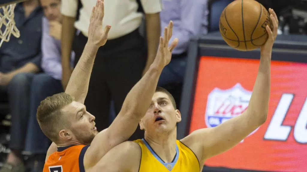 Denver, Colorado, U.S - Nuggets NIKOLA JOKIC, right, makes a drive to the basket with Thunder s DOMANTAS SABONIS, left, during the 2nd. Half at the Pepsi Center Sunday afternoon. The Thunder beats the Nuggets 106-105.