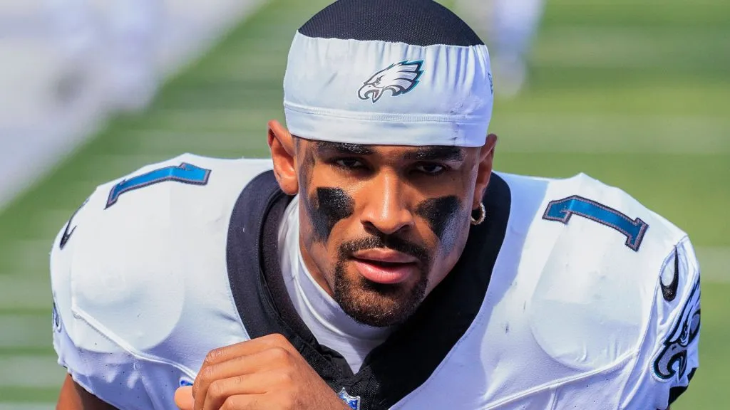 Jalen Hurts, QB of the Philadelphia Eagles prays prior to their NFL, American Football Herren, USA game against the Los Angeles Rams on Sunday October 8, 2023. (Source: IMAGO / ZUMA Press Wire)