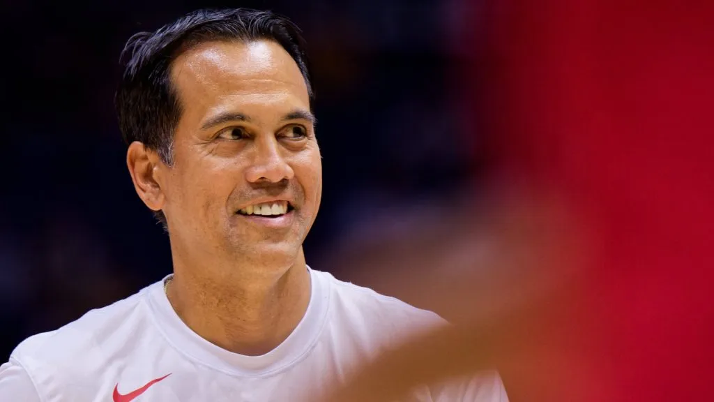 Erik Spoelstra (USA assistant coach) during the warm up before the USA Basketball Showcase game between USA and South Sudan in 2024. (Source: IMAGO / Sports Press Photo)