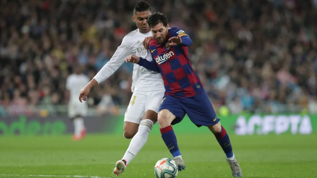 Lionel Messi competes for the ball with Carlos Casemiro during the Liga match between Real Madrid CF and FC Barcelona at Estadio Santiago Bernabeu. (Gonzalo Arroyo Moreno/Getty Images)