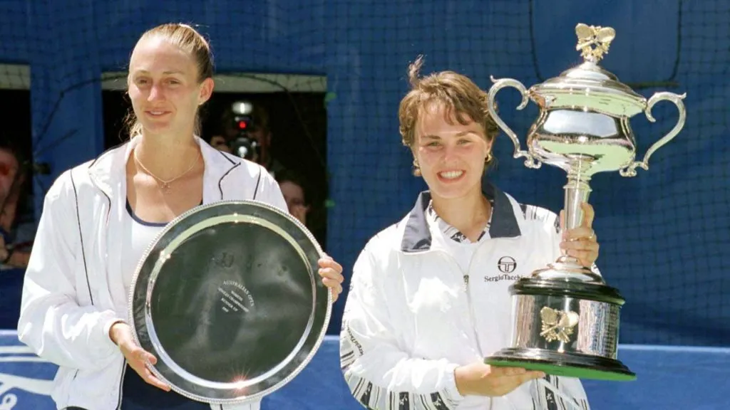 Martina Hingis after defeating Mary Pierce at the Australian Open final. (IMAGO / Team 2)