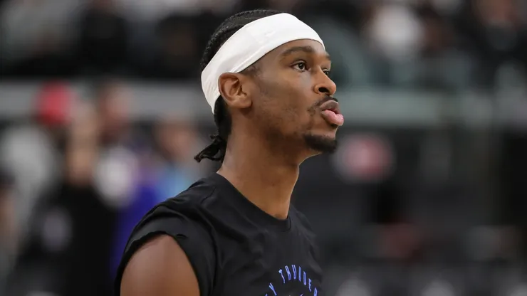 Oklahoma City Thunder guard Shai Gilgeous-Alexander (2) during the Oklahoma City Thunder vs Los Angeles Clippers on November 02, 2024, at the Intuit Dome in Inglewood, California.
