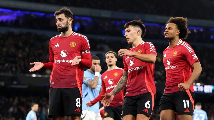 Bruno Fernandes of Man United celebrates his goal