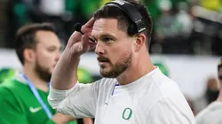PAC-12 Football Championship Game: Oregon vs Washington DEC 01 December 01, 2023: Oregon Ducks head coach Dan Lanning on the field prior to the start of the Pac-12 Football Championship Game featuring the Oregon Ducks and the Washington Huskies at Allegiant Stadium in Las Vegas, NV.