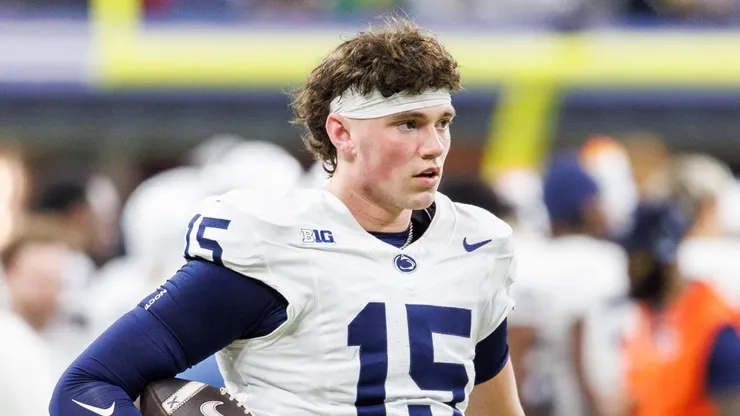 Penn State quarterback Drew Allar (15) during NCAA football game action between the Penn State Nittany Lions and the Oregon Ducks at Lucas Oil Stadium in Indianapolis, Indiana.