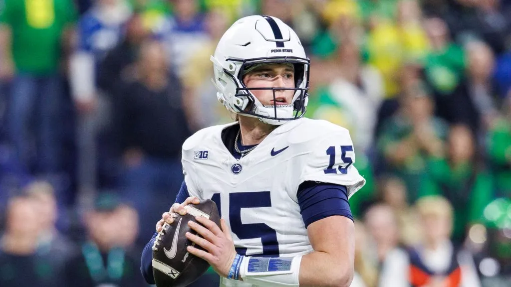 Penn State quarterback Drew Allar (15) passes the ball during NCAA football game action between the Penn State Nittany Lions and the Oregon Ducks at Lucas Oil Stadium in Indianapolis, Indiana.
