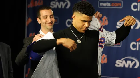David Stearns, the president of baseball operations for the New York Mets fits Juan Soto with his New York Mets jersey during his introductory press conference at Citi Field on December 12, 2024 in New York City.