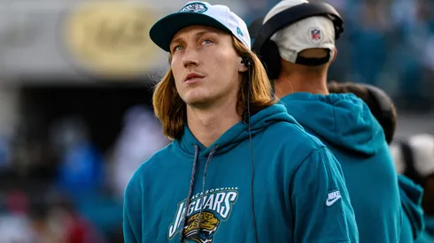 Jacksonville Jaguars quarterback Trevor Lawrence (16) watches the big screen from the sideline in the fourth quarter during NFL, American Football Herren, USA a game against the New York Jets in Jacksonville, FL.