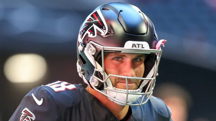 Atlanta Falcons quarterback Kirk Cousins (18) during warmups before the game against the Seattle Seahawks at Mercedes-Benz Stadium.
