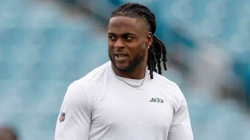 New York Jets wide receiver Davante Adams (17) warms up before the game between the Jacksonville Jaguars and the New York Jets on December 15, 2024 at EverBank Stadium in Jacksonville, Fl.