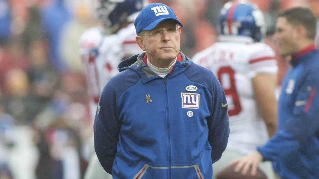 New York Giants head coach Tom Coughlin watches his team warm-up prior to their game against the Washington Redskins on November 29, 2015. (Source: IMAGO / ZUMA Press Wire)