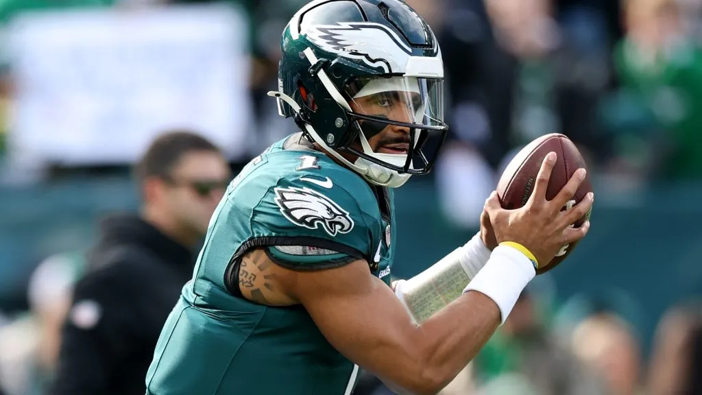 Jalen Hurts #1 of the Philadelphia Eagles warms up before a game against the Carolina Panthers at Lincoln Financial Field on December 08, 2024. (Source: Emilee Chinn/Getty Images)