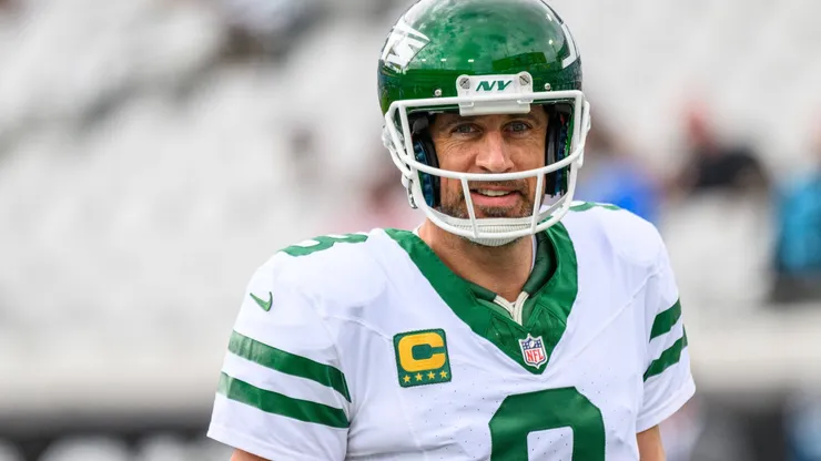Jets vs Jaguars DEC 15 December 15, 2024: New York Jets quarterback Aaron Rodgers (8) warms up before a game against the Jacksonville Jaguars in Jacksonville, FL.