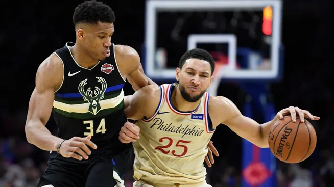 Ben Simmons #25 of the Philadelphia 76ers dribbles the ball as Giannis Antetokounmpo #34 of the Milwaukee Bucks defends during the 2019 NBA’s Christmas Day game. (Sarah Stier/Getty Images)