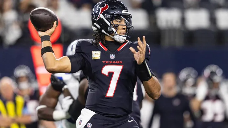 Houston Texans quarterback CJ Stroud (7) throws a pass in the first quarter against the Dallas Cowboys at AT&T Stadium on Nov.