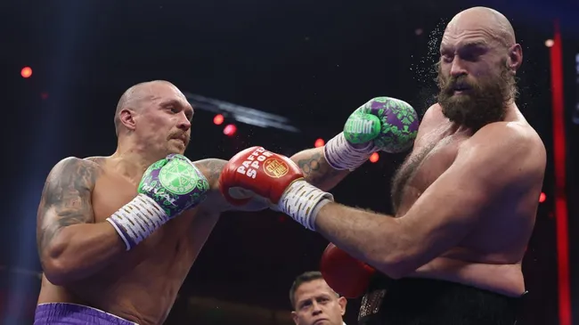 Oleksandr Usyk and Tyson Fury during their bout as part of Oleksandr Usyk v Tyson Fury 2&nbsp;(&nbsp;Richard Pelham/Getty Images)