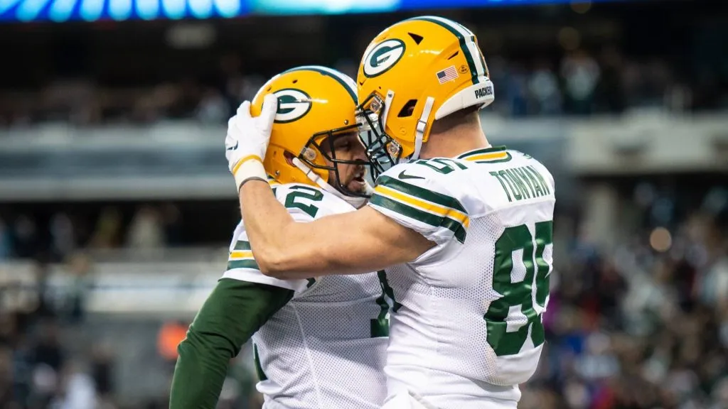 Aaron Rodgers and Robert Tonyan celebrate a touchdown at MetLife Stadium.