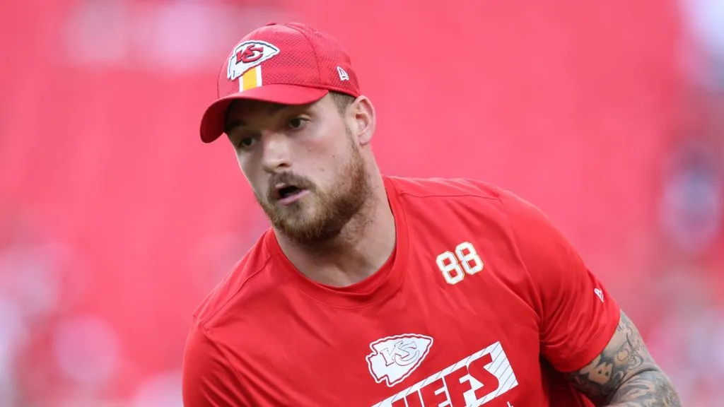 Kansas City Chiefs tight end Peyton Hendershot (88) catches a ball.