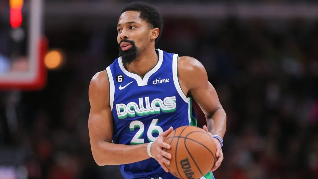 Dallas Mavericks Guard Spencer Dinwiddie (26) in action during a NBA, Basketball Herren, USA game between the Dallas Mavericks and the Chicago Bulls